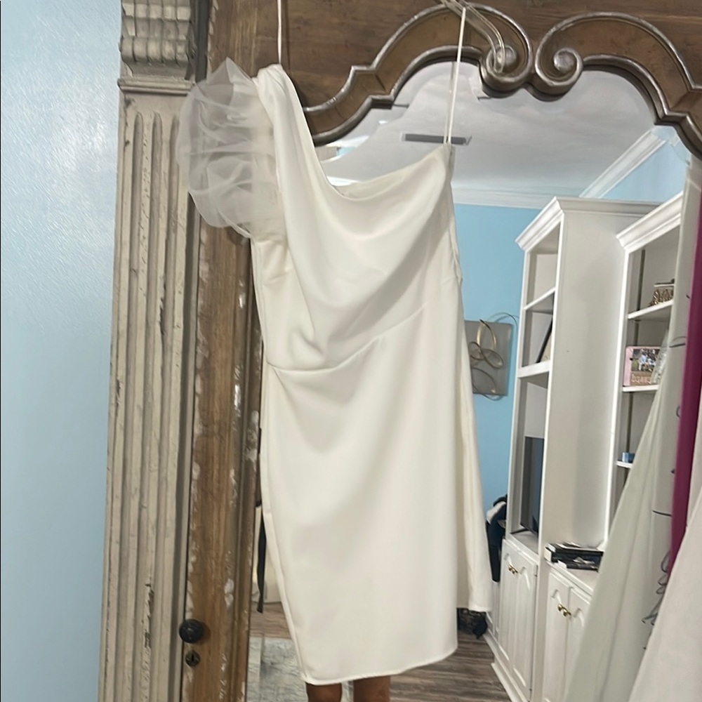 TCEC Classic White  elegant Dress